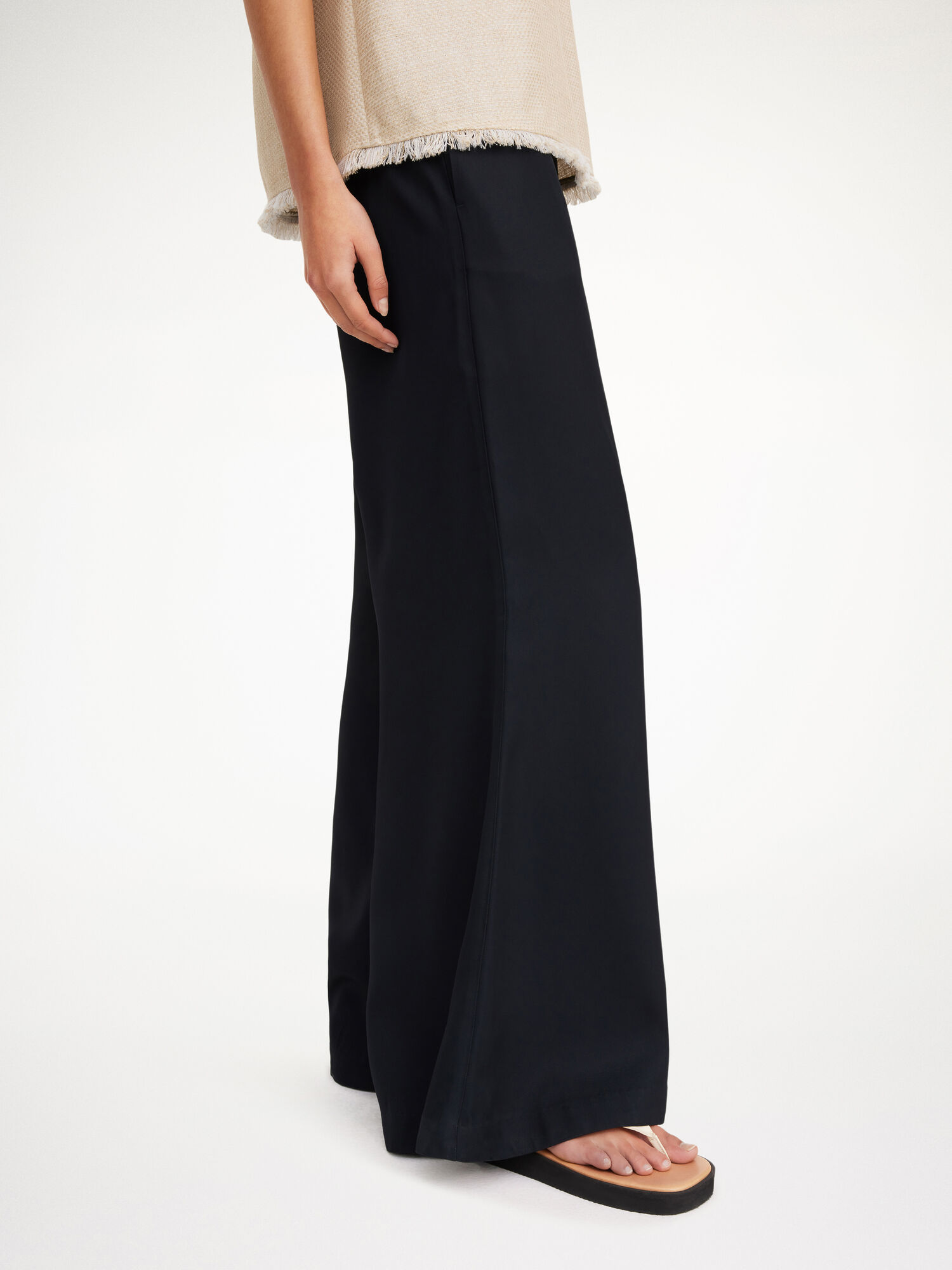 Pantaloni By Malene Birger Lucee Flared Nere | IT_BB68108